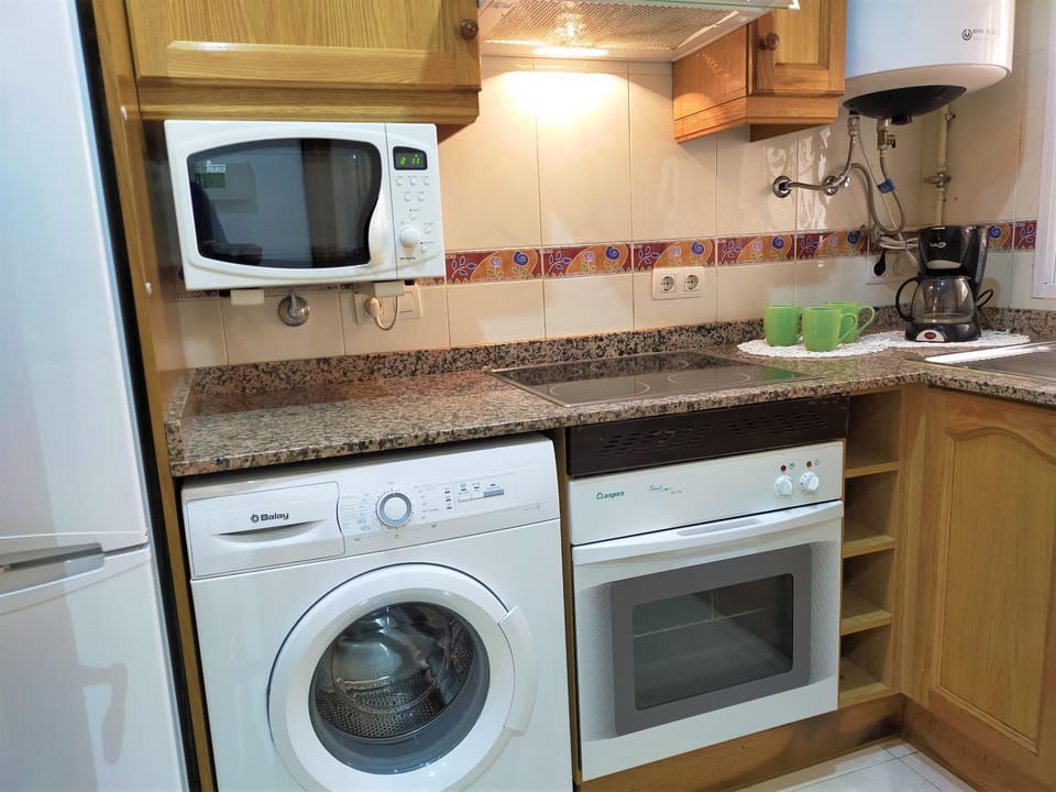 Kitchen or kitchenette, minibar, pet friendly, stove