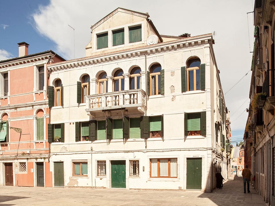 Facade/entrance