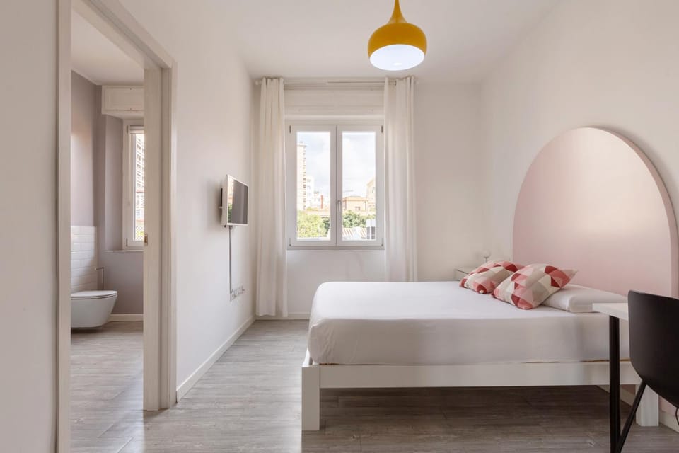 Bed, TV and multimedia, Photo of the whole room, Bedroom, City view