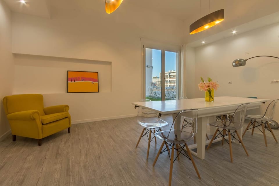 Living room, Seating area, Dining area