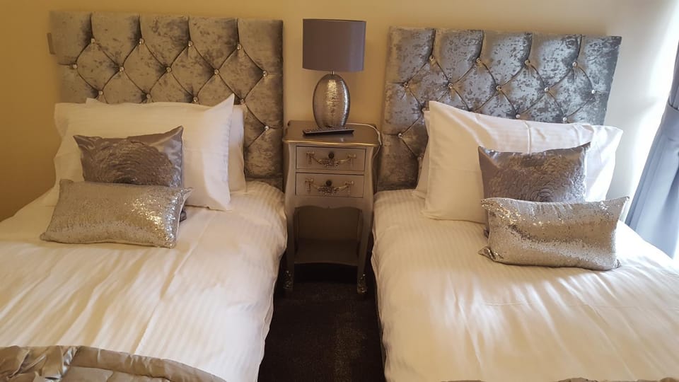 Bed, Coffee/tea facilities, Bedroom, young children, older children, group of guests