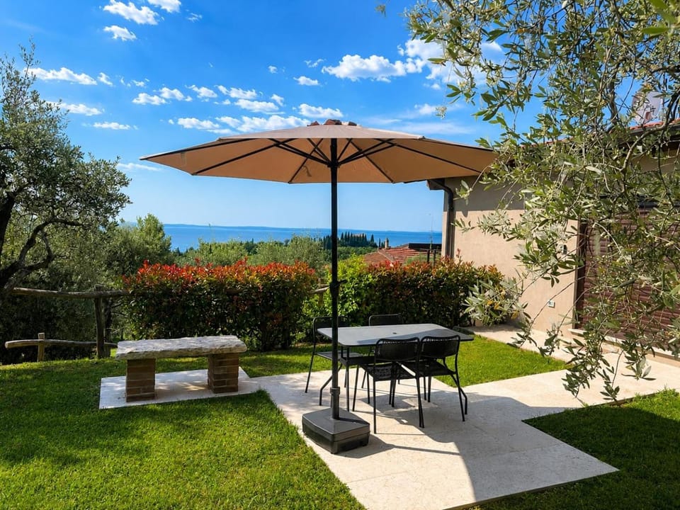 Patio, Spring, Day, Natural landscape, Garden, Dining area, Garden view, sunbed