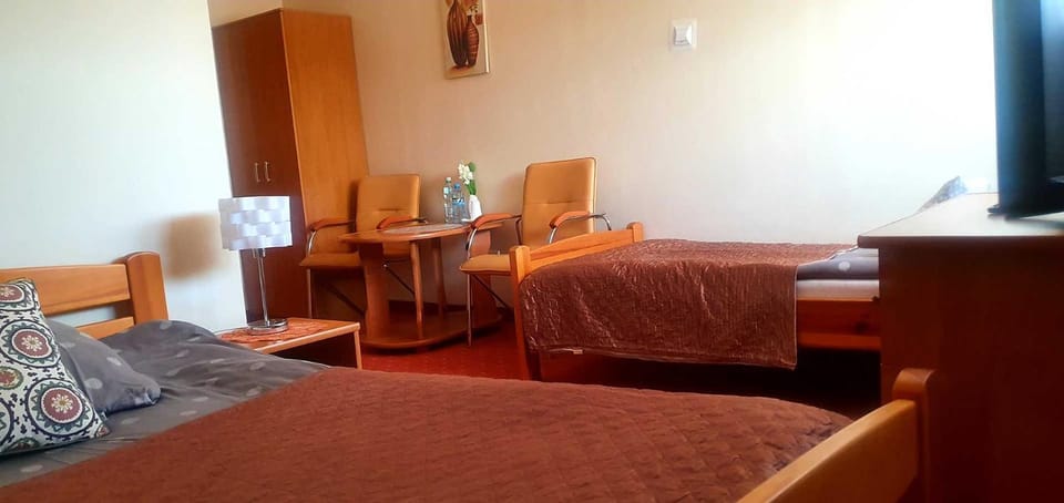 Bed, Photo of the whole room, Seating area, Bedroom