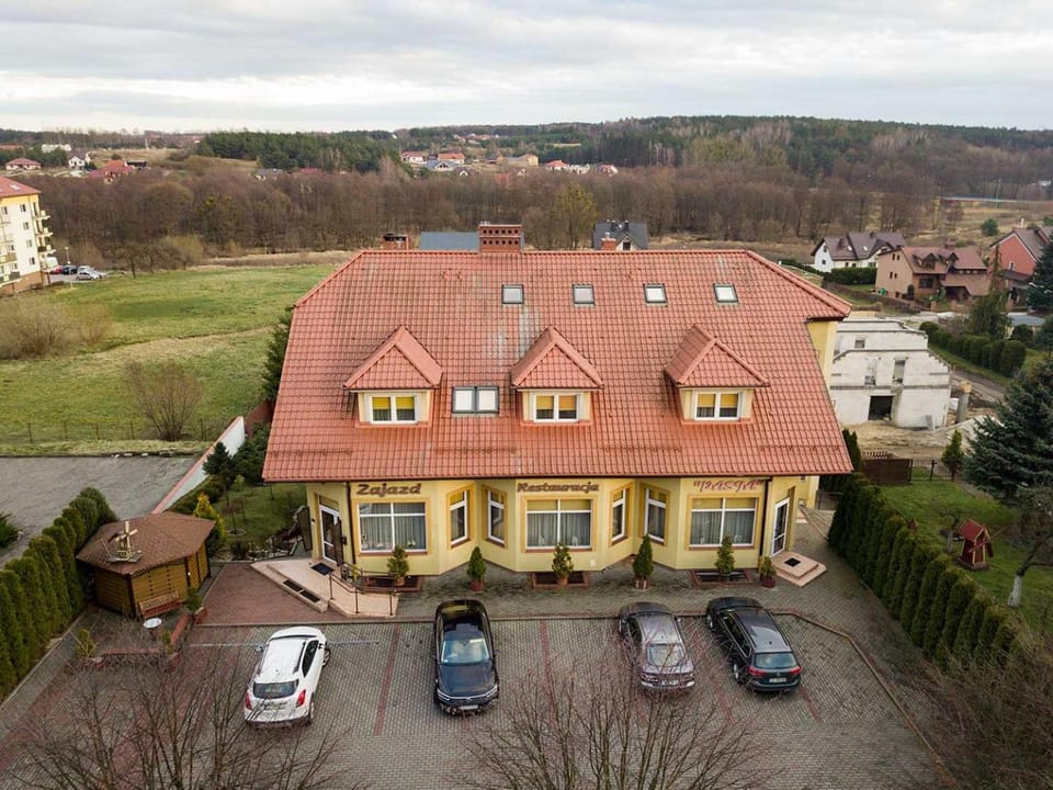 Property building, Day, Neighbourhood, Bird's eye view, Parking