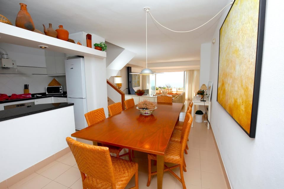 Kitchen or kitchenette, Living room, Dining area, minibar
