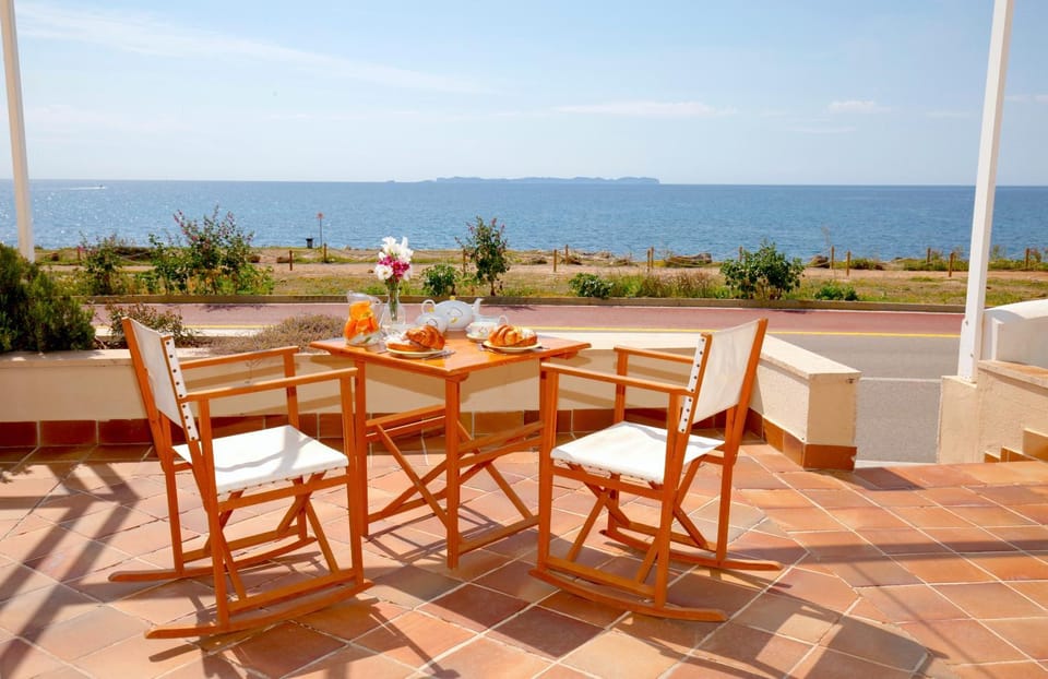 Patio, Facade/entrance, Day, Natural landscape, View (from property/room), Balcony/Terrace, Dining area, Sea view