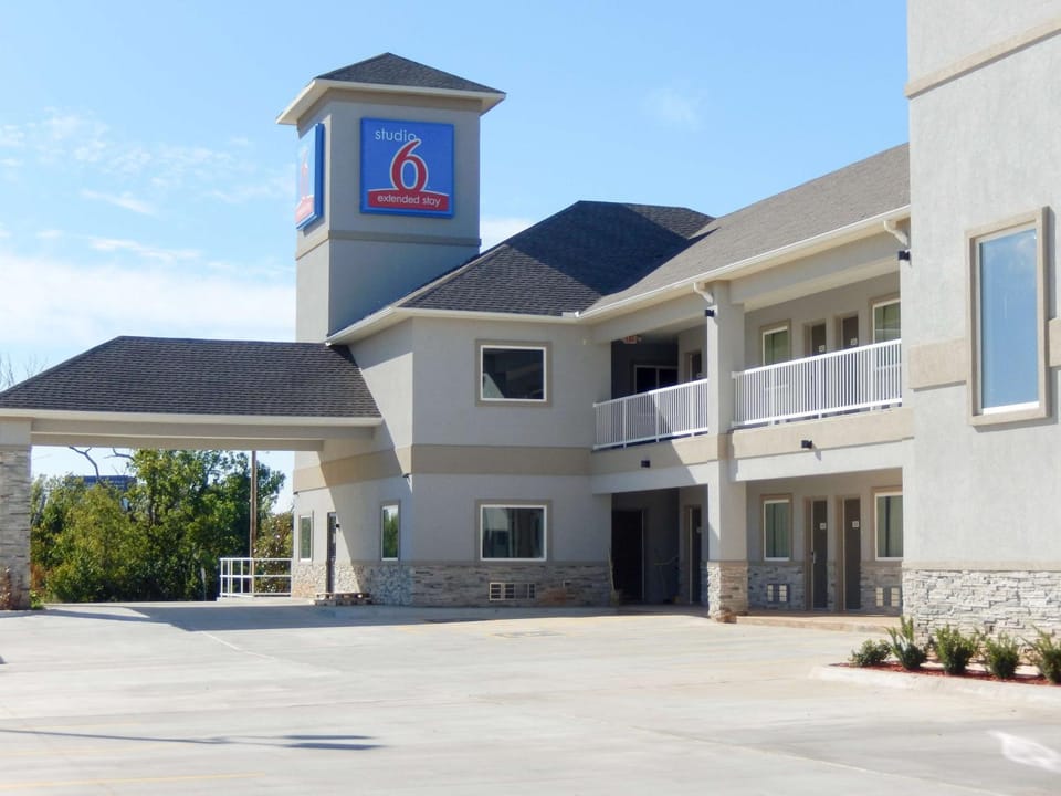Property building, Facade/entrance, Day, Property logo or sign, On site, Time of day