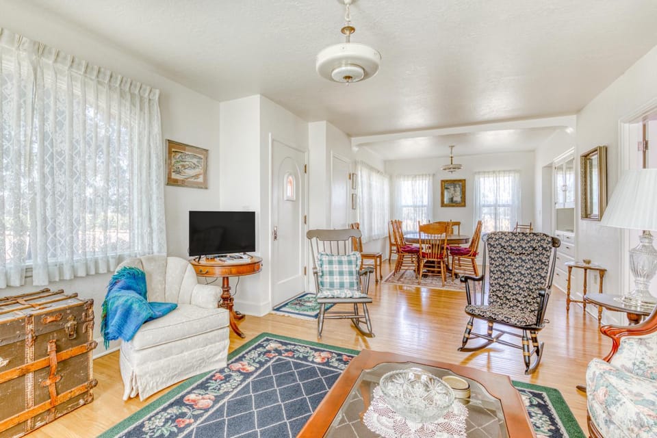 The Farm House House in Willamette Valley