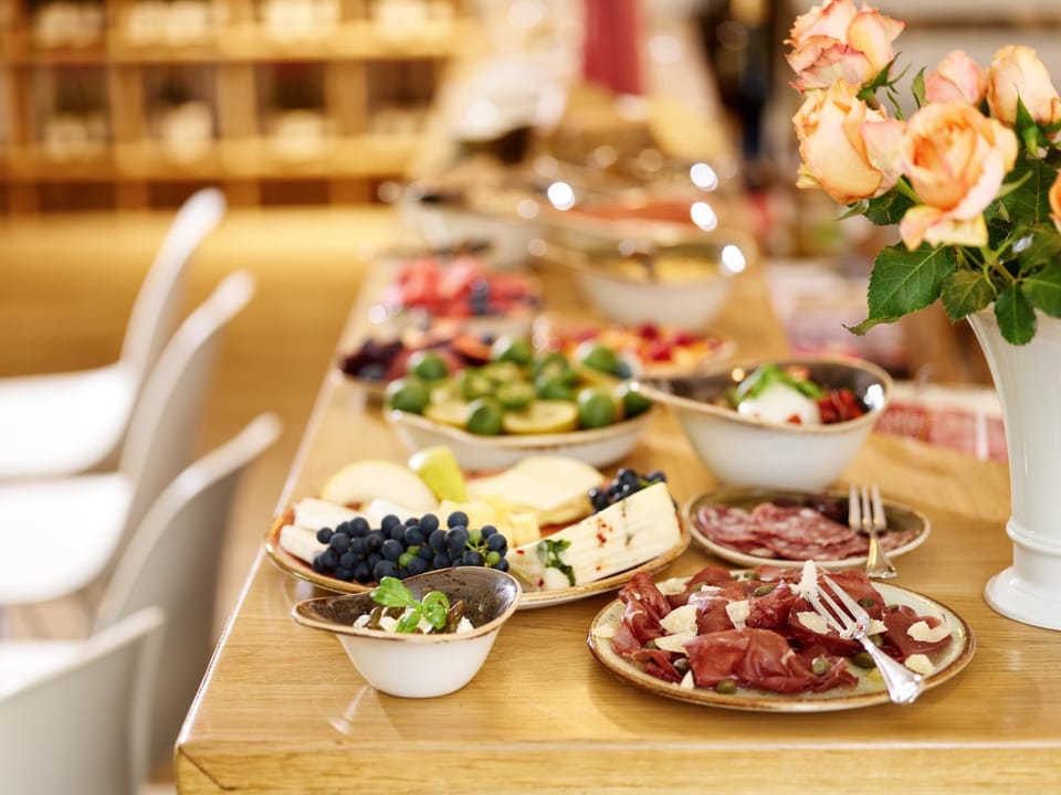 Restaurant/places to eat, Food and drinks, Breakfast, Drinks