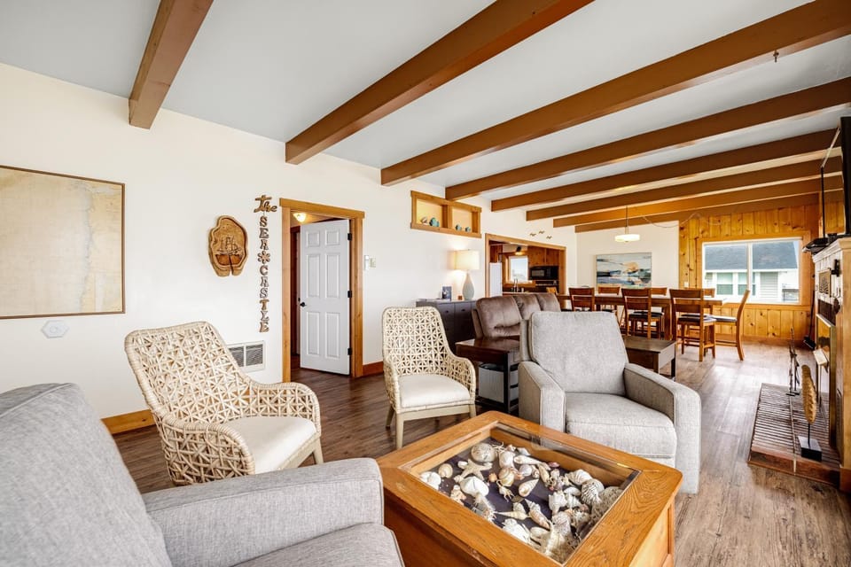 Sea Castle BeachFront Getaway House in Gleneden Beach