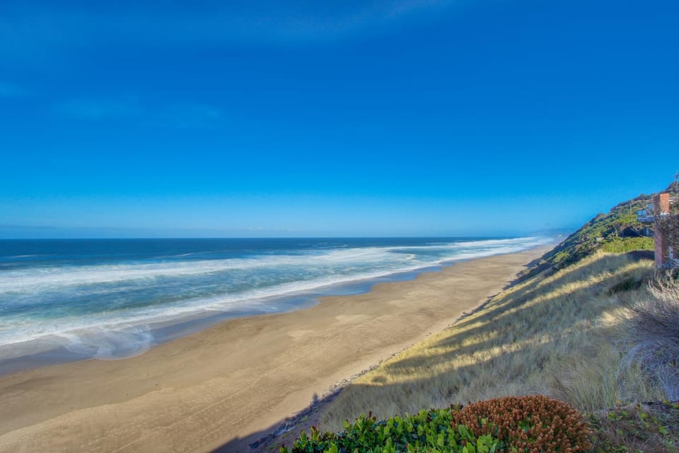 Gleneden BeachFront Getaway House in Gleneden Beach