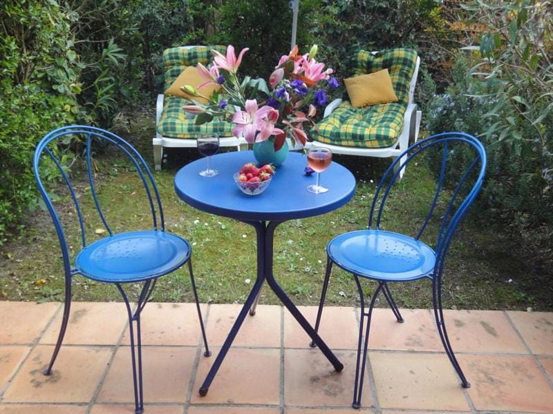 Garden, Decorative detail, Seating area