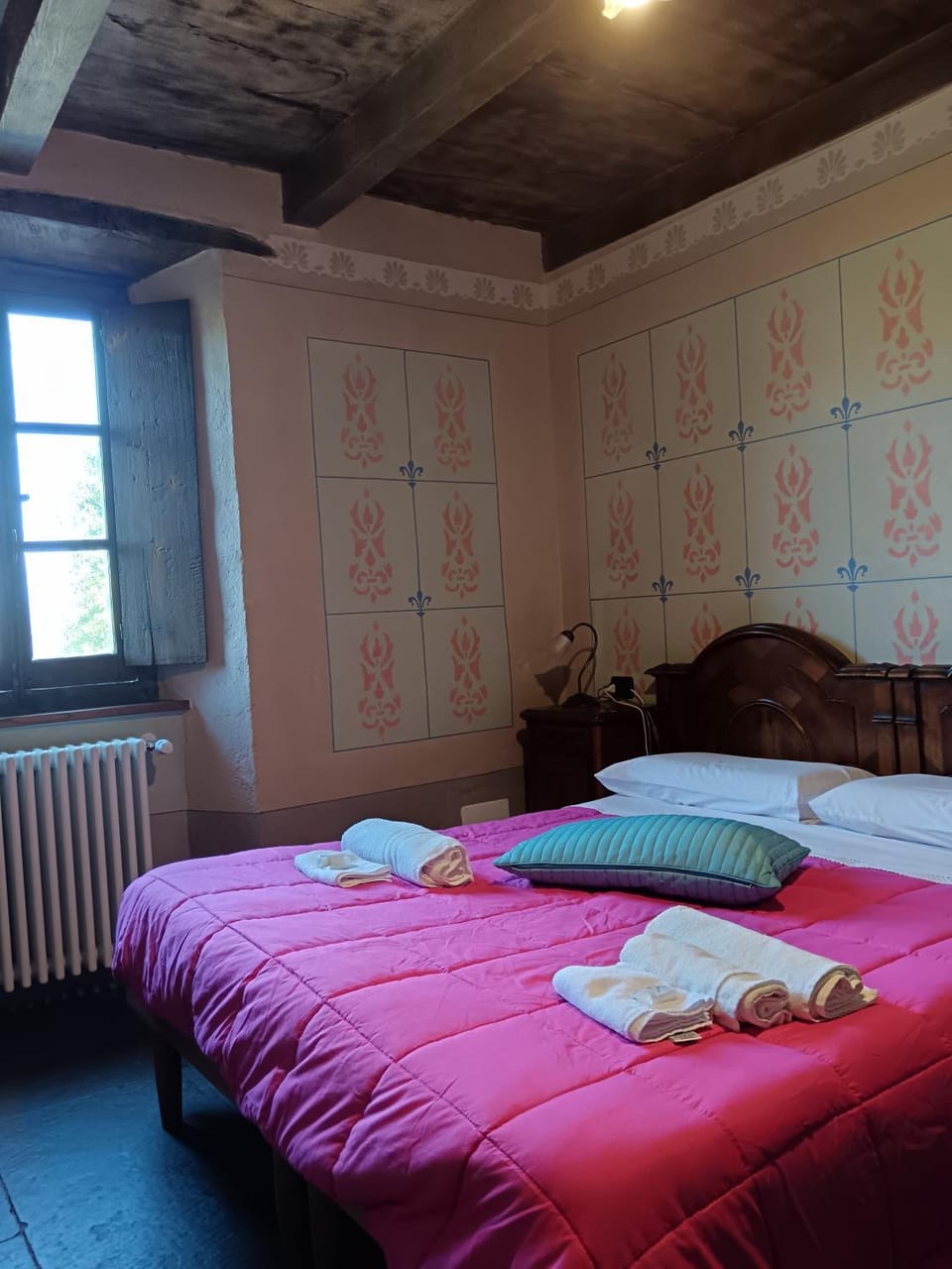 Bed, Photo of the whole room