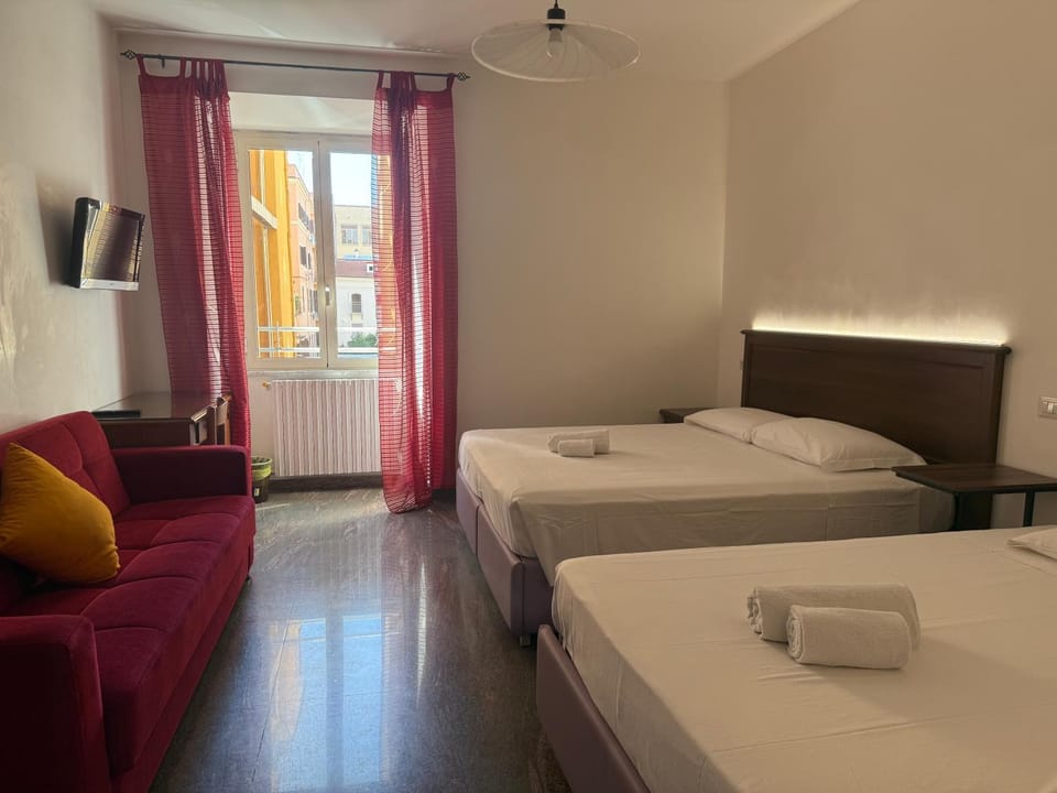 Bed, TV and multimedia, Photo of the whole room, Bedroom, towels