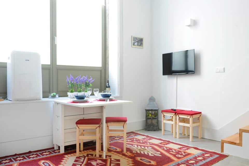 Living room, Decorative detail, Dining area