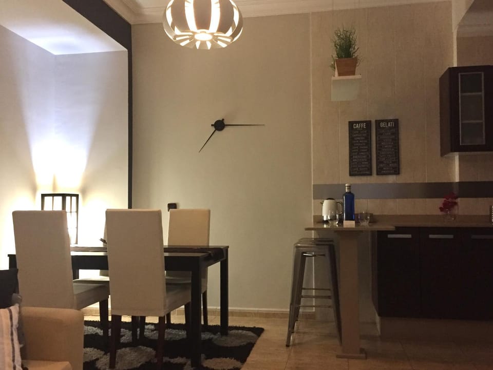 Seating area, Dining area