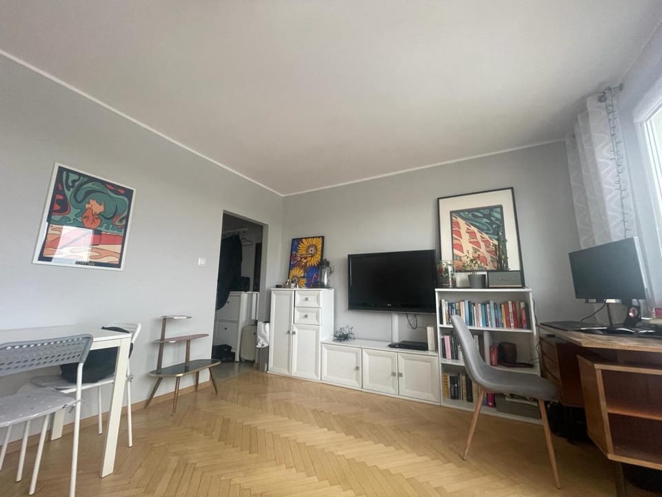 Living room, hair dresser