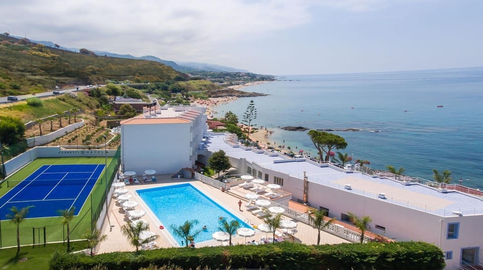 Pool view, Sea view
