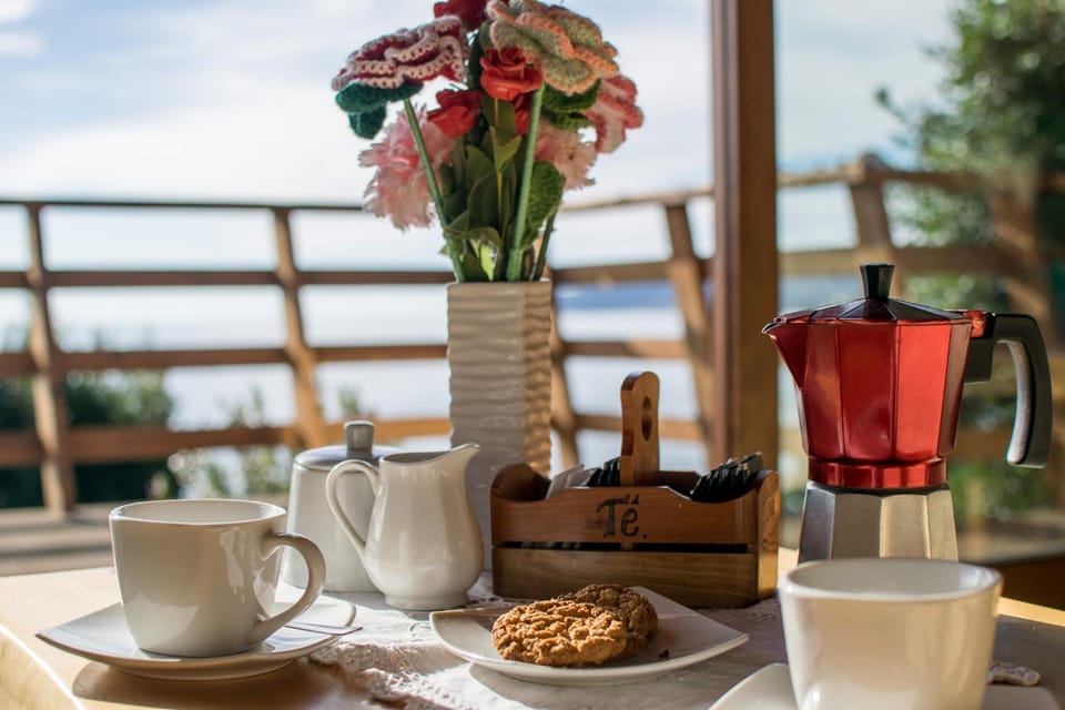 Coffee/tea facilities, Living room, Sea view