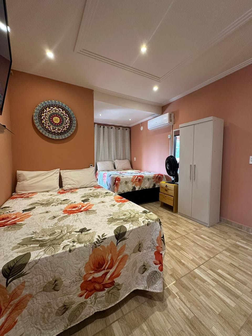 Bed, Photo of the whole room, wardrobe