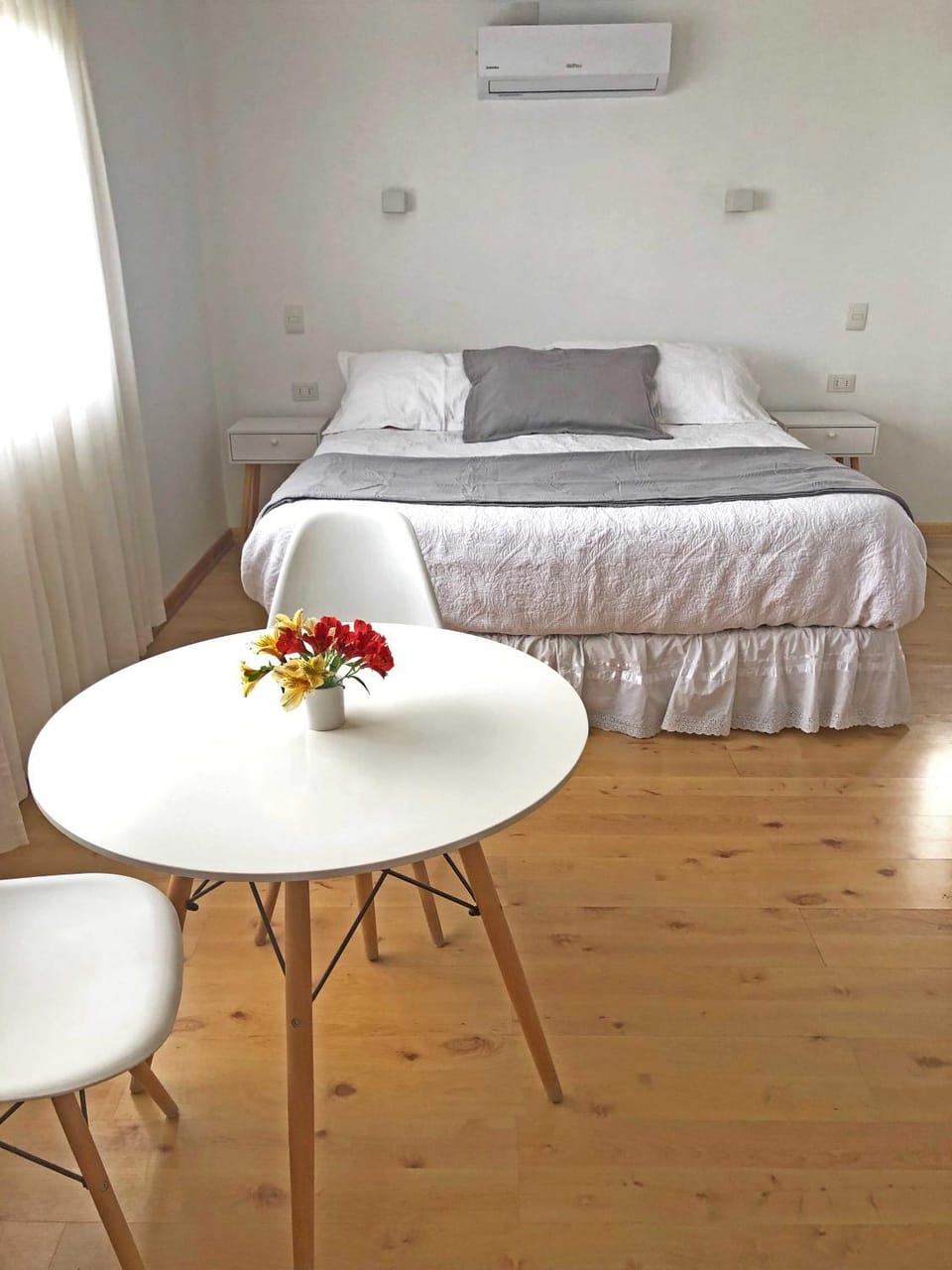 Photo of the whole room