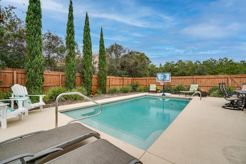 Natural landscape, Balcony/Terrace, Balcony/Terrace, Seating area, Pool view, Pool view, Area and facilities, Area and facilities, Swimming pool, Swimming pool