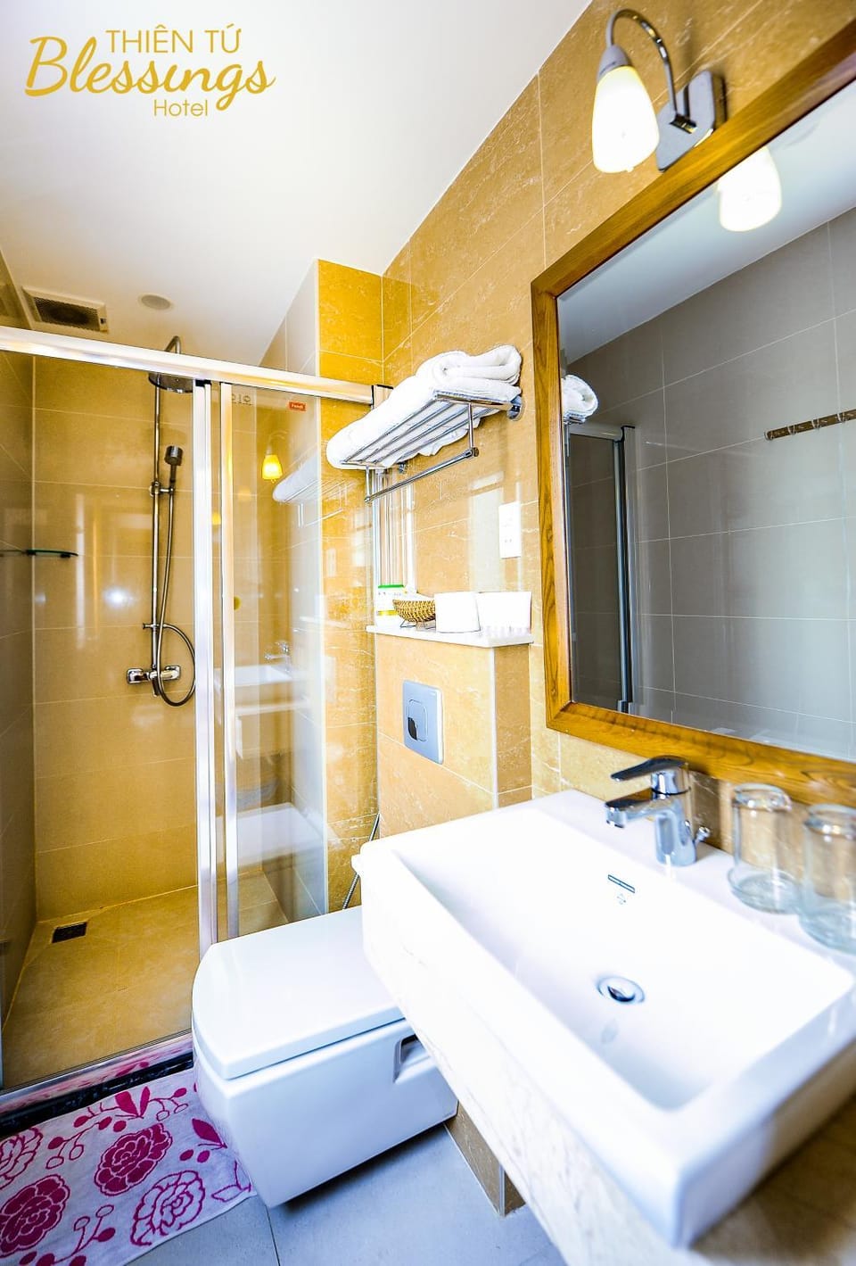 Shower, Toilet, Bathroom, towels