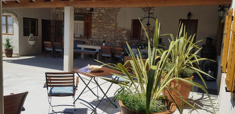 Rooms & Apartment STELIO Bed and Breakfast in Pula