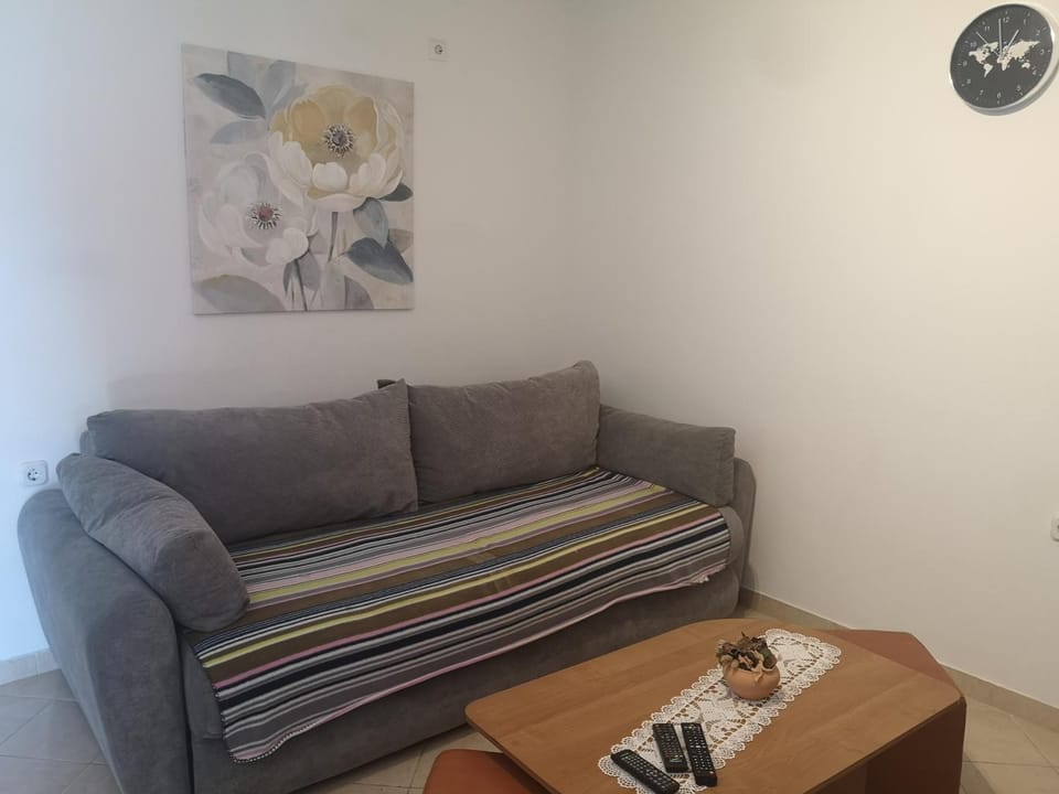 Bed, Living room
