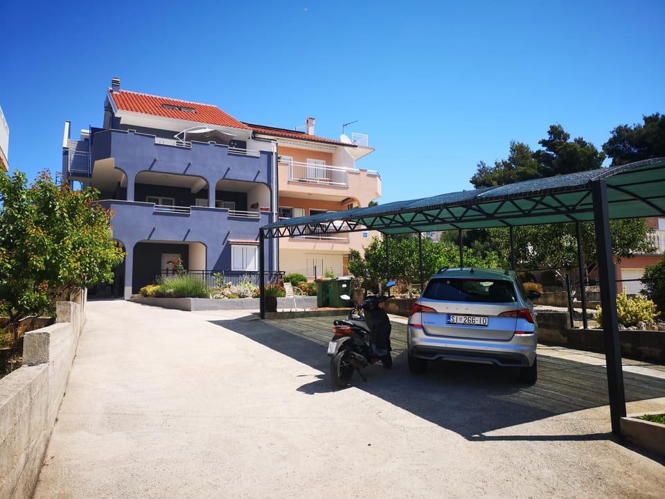 Property building, Parking