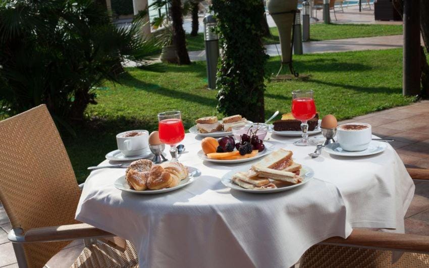 Continental breakfast, Buffet breakfast, Italian breakfast