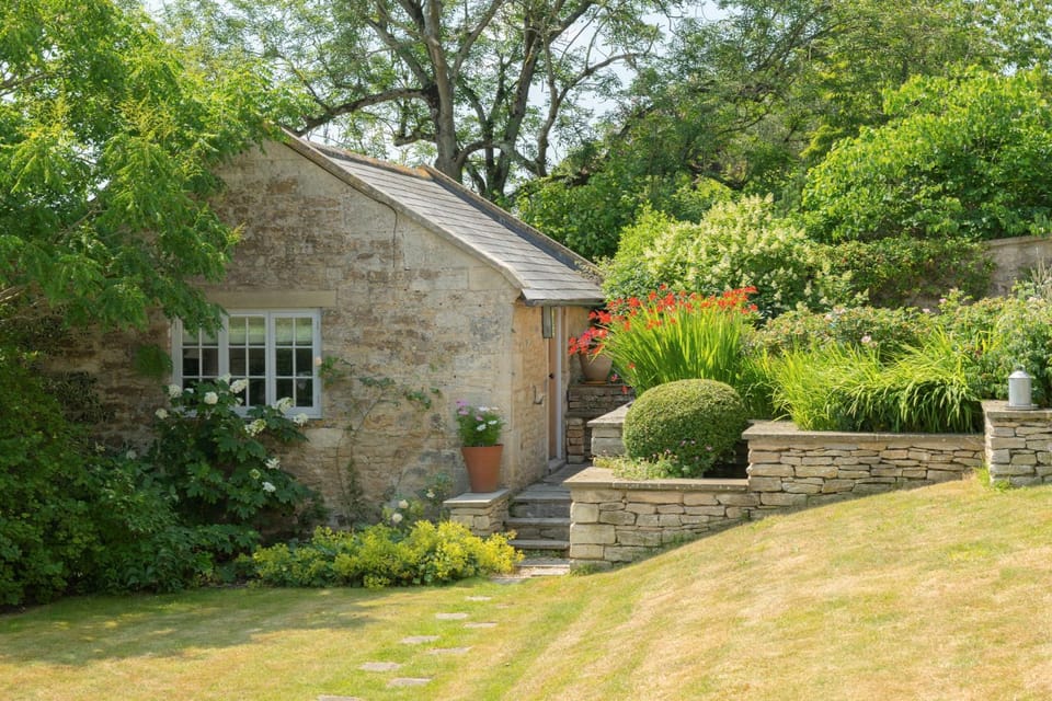 Property building, Facade/entrance, Garden