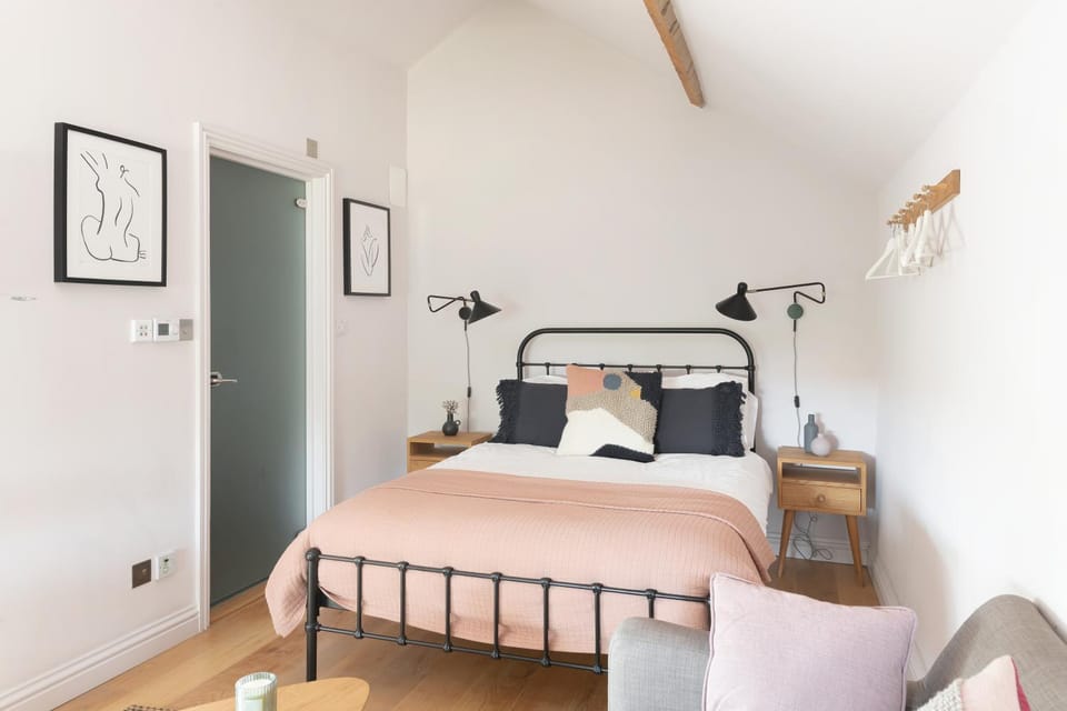 Bed, Bathroom