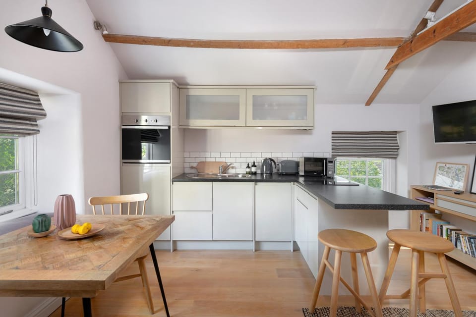 Coffee/tea facilities, Kitchen or kitchenette, Dining area, minibar, pet friendly, stove, toaster