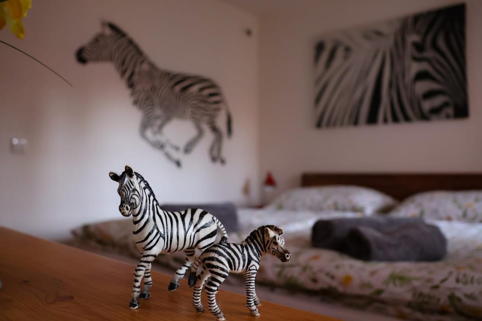 Bed, Decorative detail, Bedroom, towels