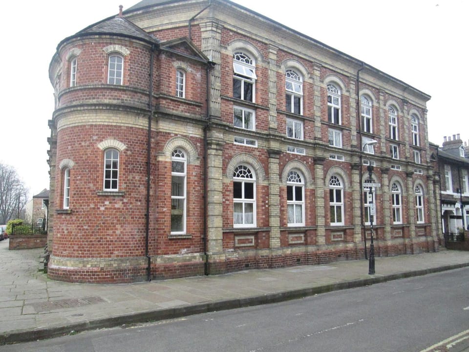 Facade/entrance, Neighbourhood, On site