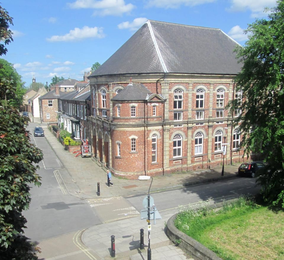 Property building, Nearby landmark, Street view