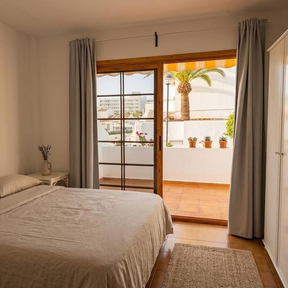 Bed, View (from property/room), Balcony/Terrace, Photo of the whole room, Bedroom
