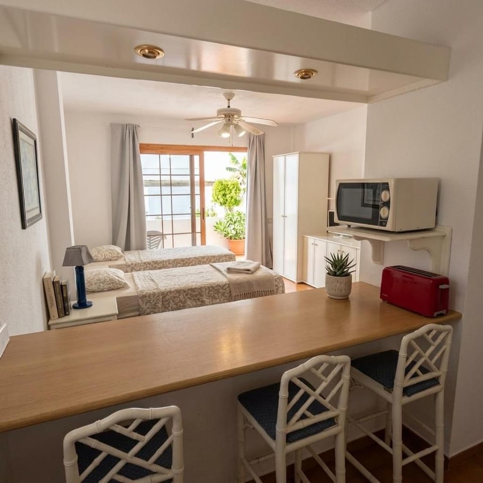 Kitchen or kitchenette, Dining area, oven, stove, toaster