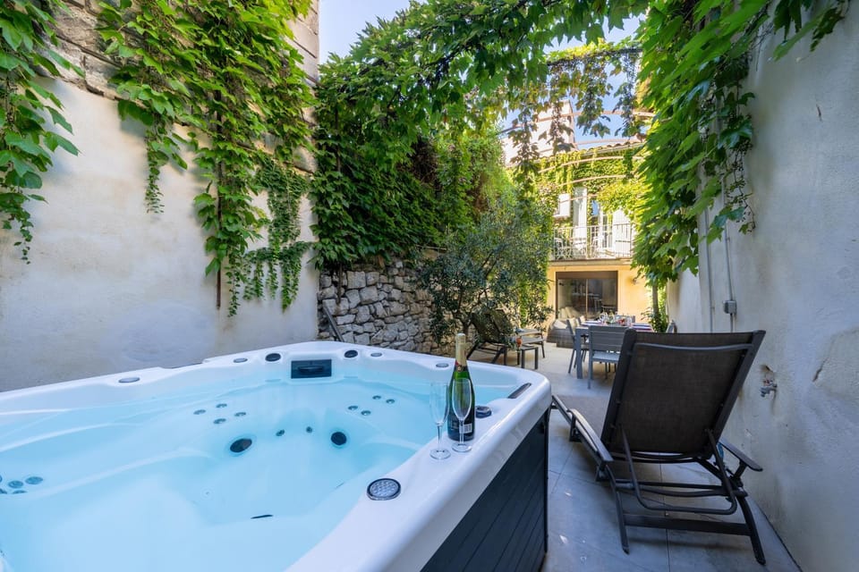 Hot Tub, Garden view, sunbed