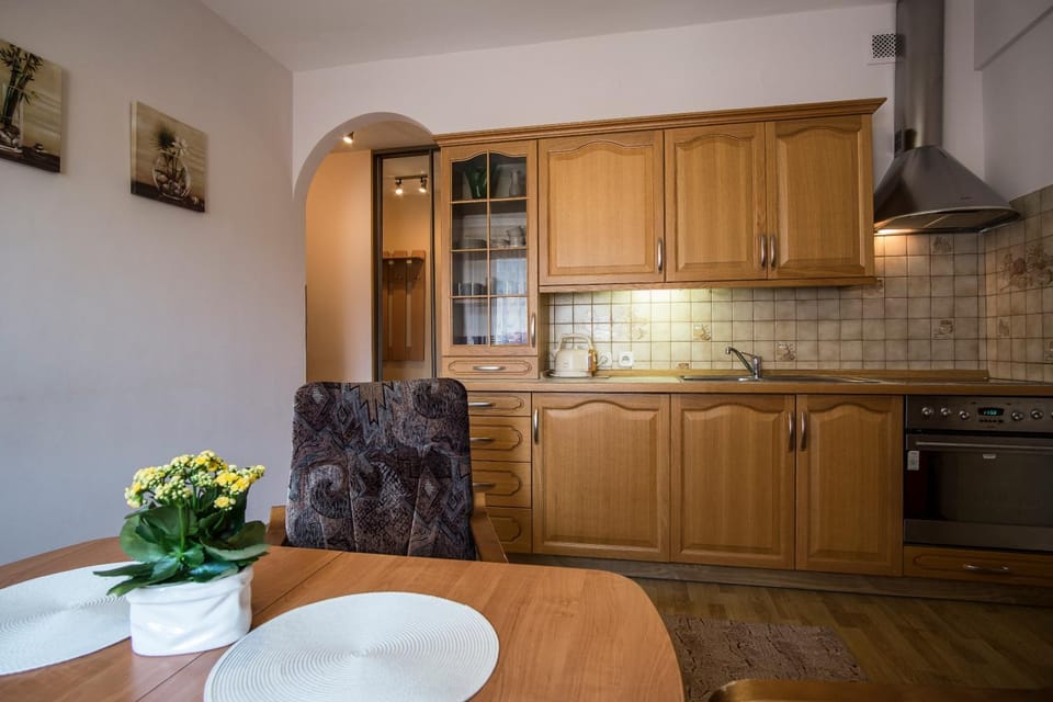 Kitchen or kitchenette, pet friendly, stove