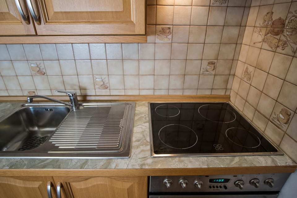 Kitchen or kitchenette, pet friendly, stove