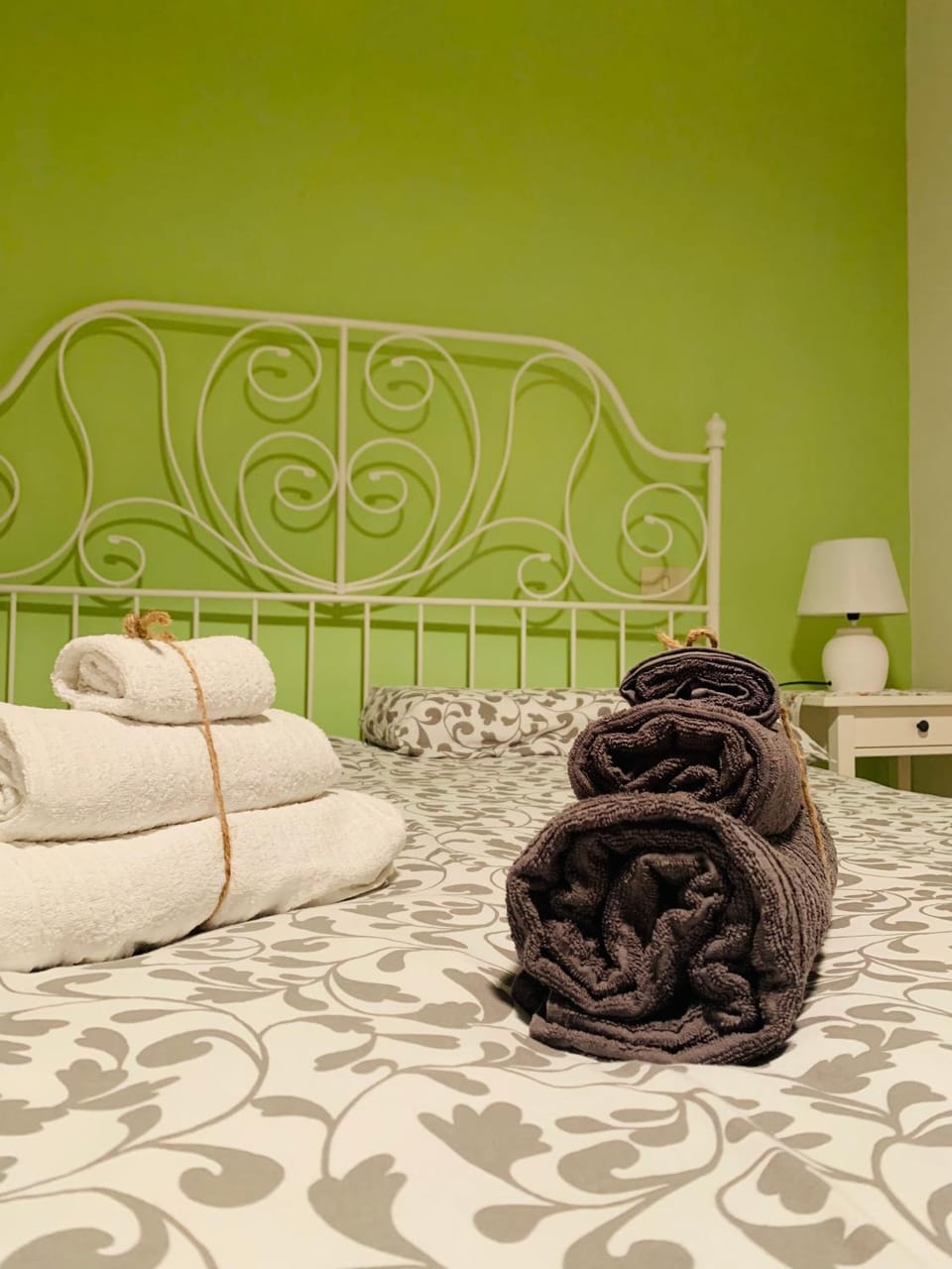 Bed, Bedroom, towels