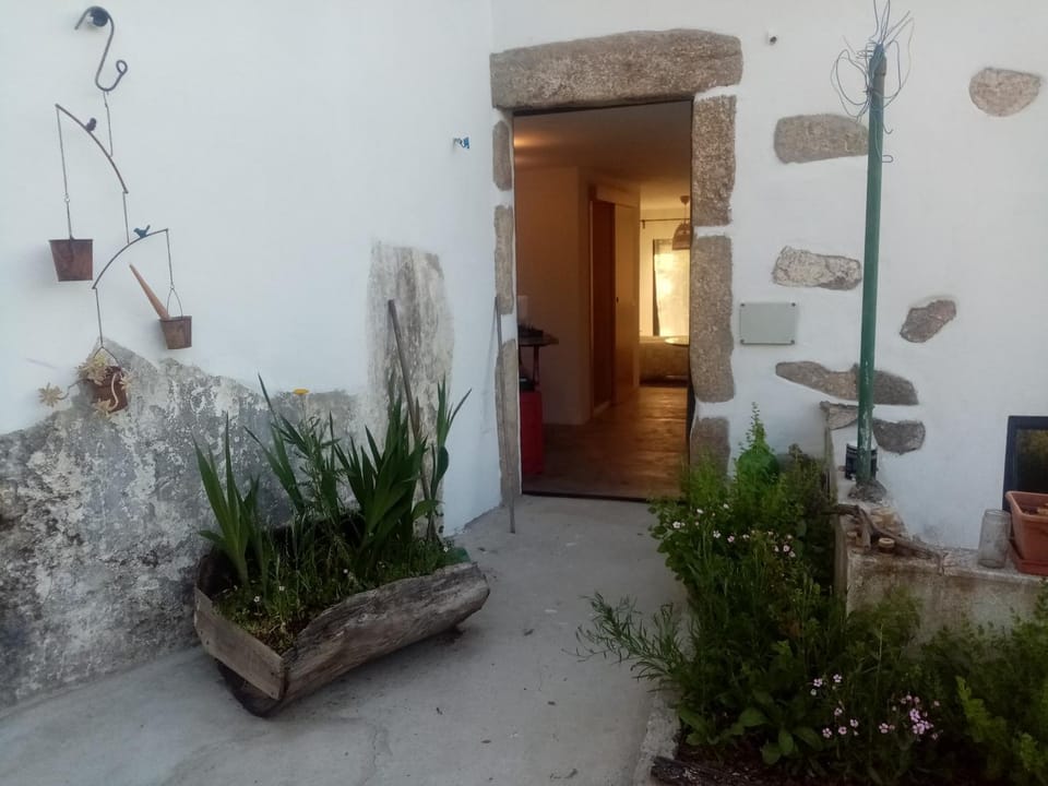 Facade/entrance, Balcony/Terrace