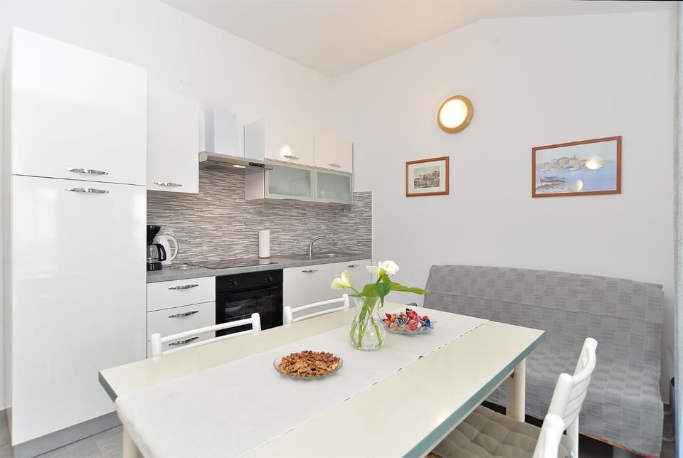 Apartments Mira 1293 Apartment in Fažana