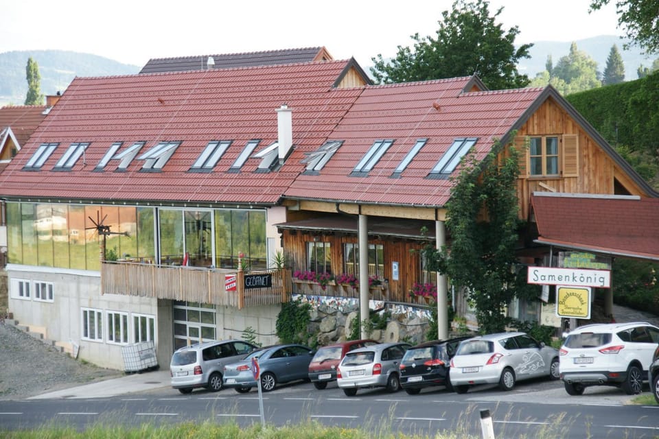 Property building, Facade/entrance