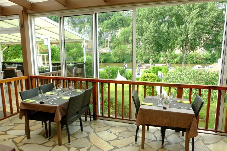 Hôtel Restaurant Les Falaises Hotel in Occitanie
