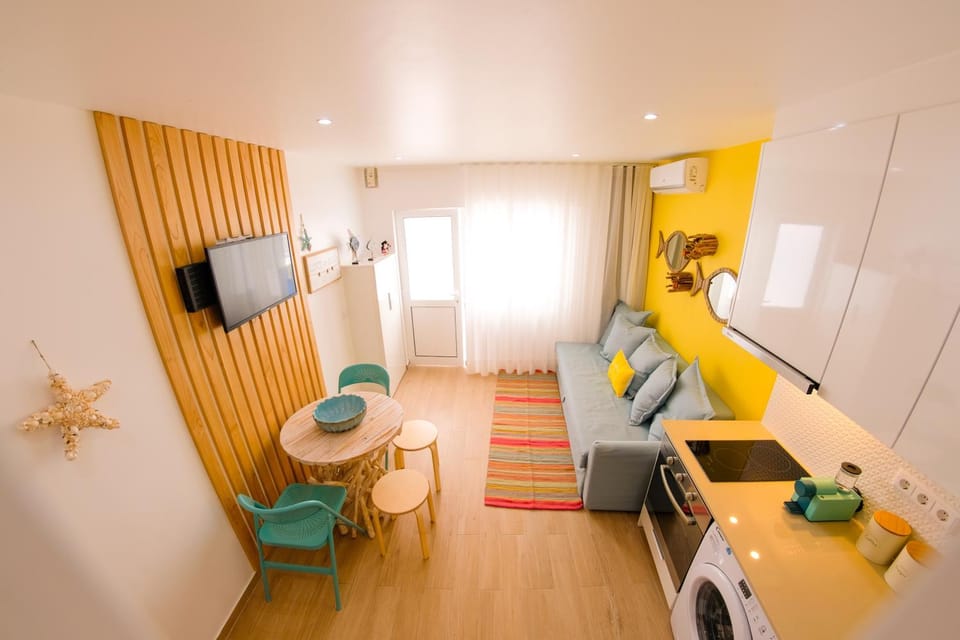 Communal lounge/ TV room, Living room, Decorative detail, Seating area, Dining area, Family