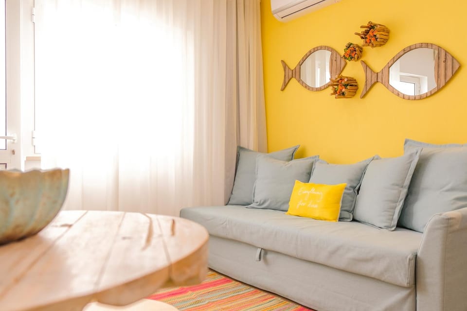 Living room, Decorative detail, Seating area