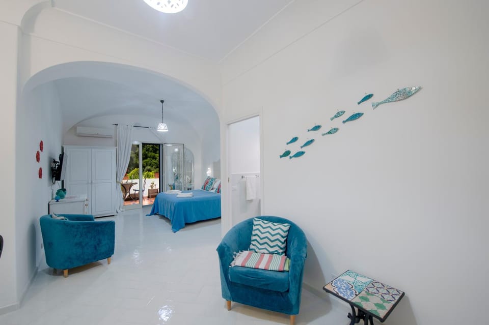 Photo of the whole room, Seating area, Bedroom